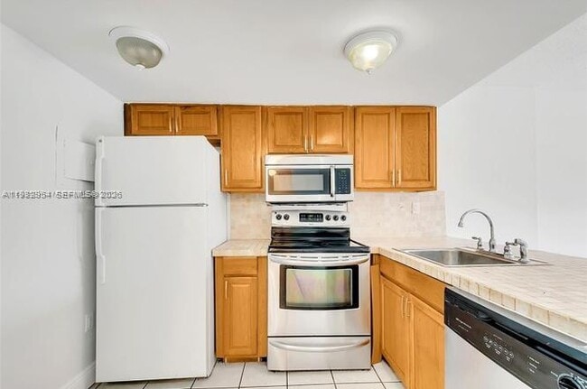 Building Photo - 16465 NE 22nd Ave