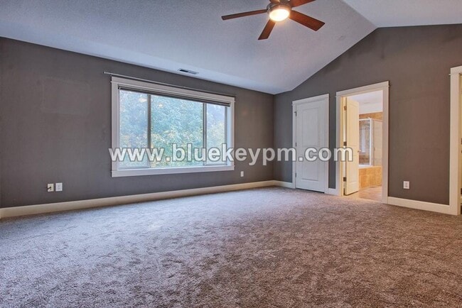 Building Photo - 5 Bedroom, 3.5 Bathrooms on a Culdesac, Wa...