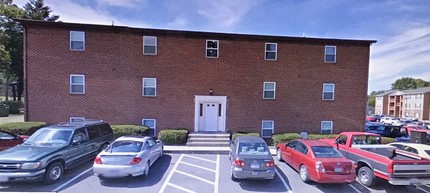 Red Coat Manor Apartment Building - Red Coat Manor Apartments