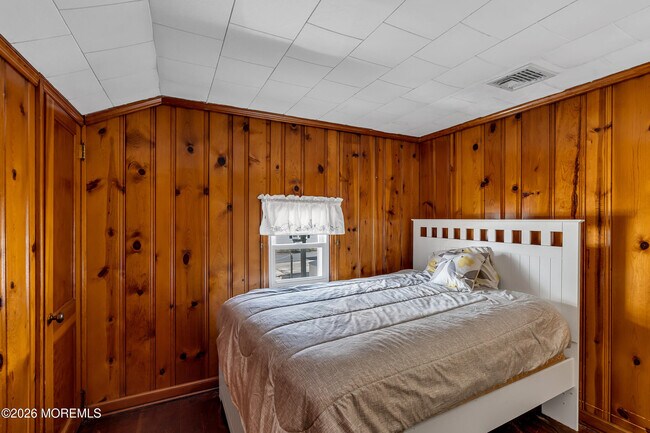 Building Photo - 21 Peterson Ln