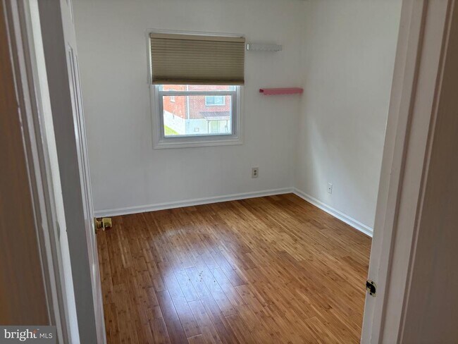 Building Photo - 220 Harding Ave