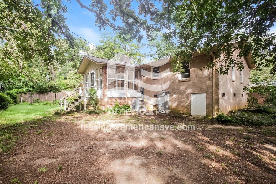 Building Photo - 1605 Sandra Dr