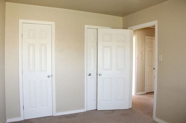 Building Photo - 1500 Tucson Rd