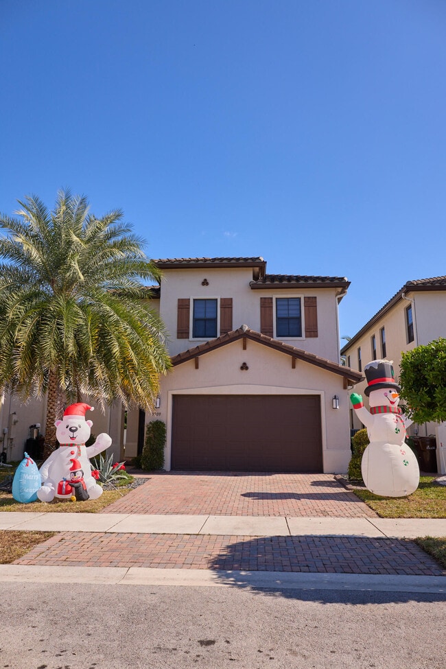 Primary Photo - 9909 W 32nd Ln