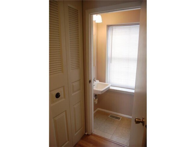 Building Photo - 119 Ligonier Ln