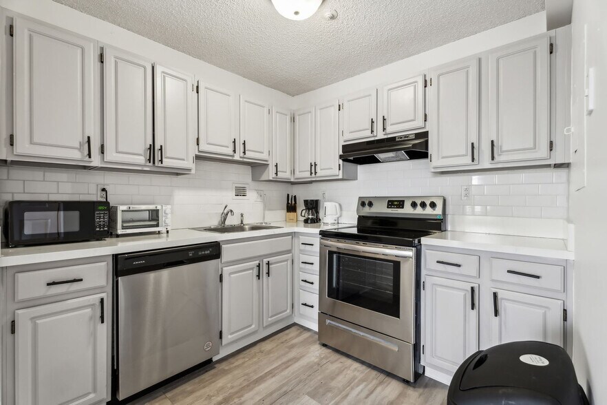 Building Photo - 1711 Bellevue Ave