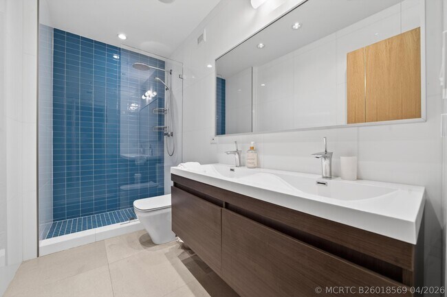 Building Photo - 2301 Collins Ave