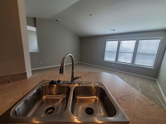 Building Photo - 2 Bedroom with 2 Bath Condo