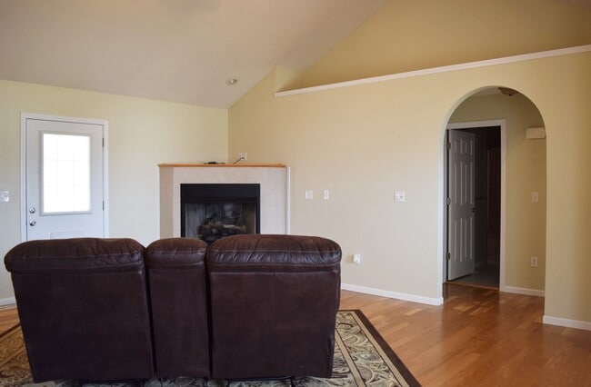 Building Photo - Located in the popular Woodland Hills Subd...
