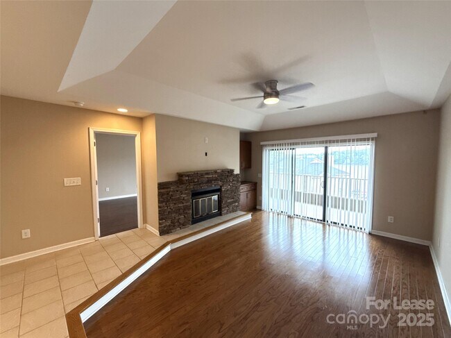 Building Photo - 9801 Emerald Point Dr