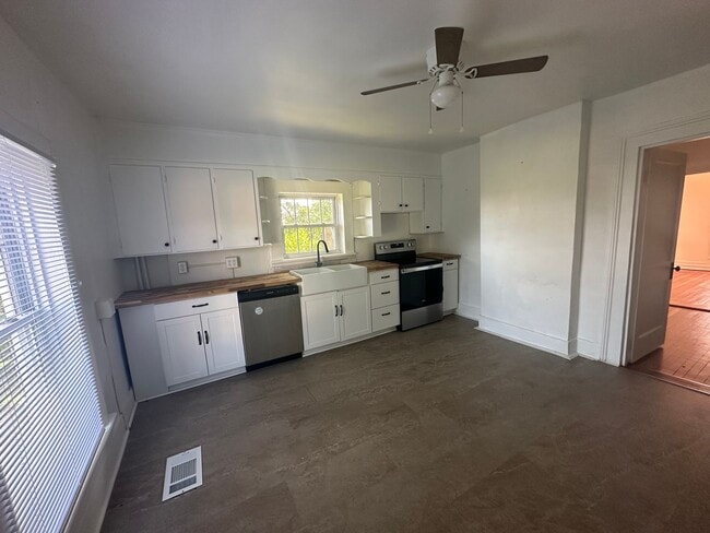 Building Photo - Charming 4 Bedroom House in Bedford