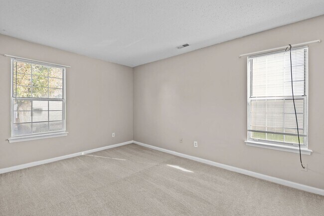 Building Photo - Just Renovated & Ready for You!