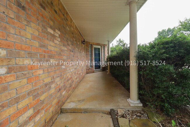 Building Photo - 3 Bed | 2.5 Bath in Jenks!
