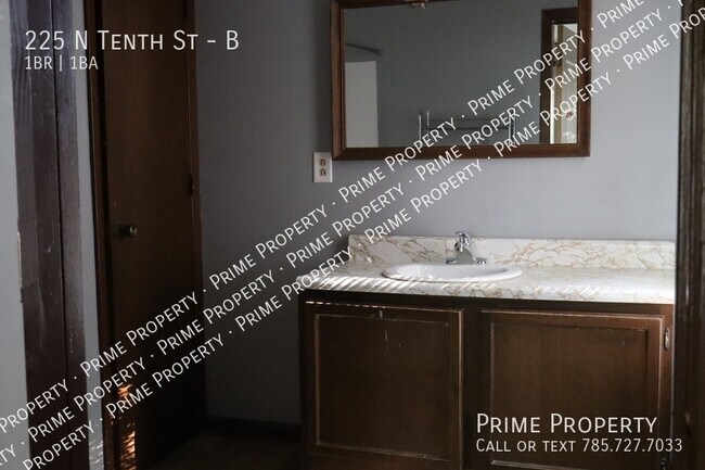 Building Photo - 225 N Tenth St-B