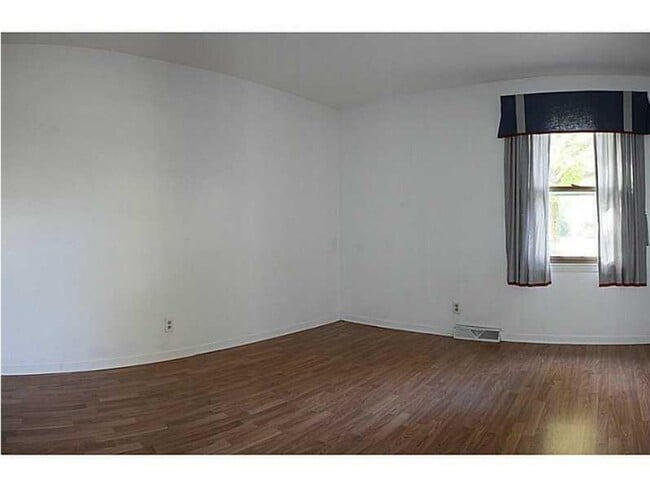 Building Photo - 3424 E 98th St