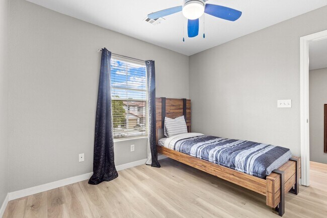 Building Photo - Cozy Furnished 3bed 3bath l Near Southern Highlands
