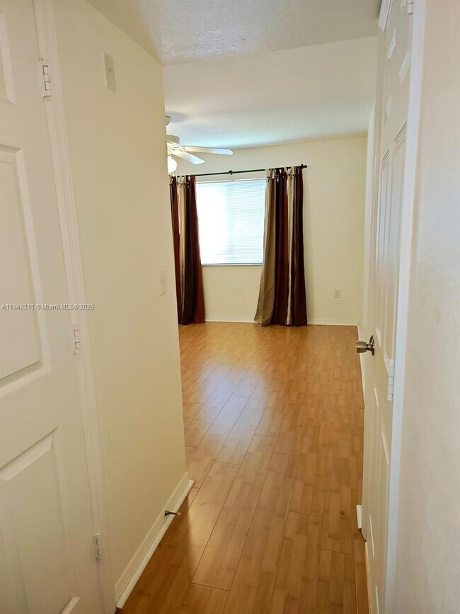 Building Photo - 2586 Centergate Dr