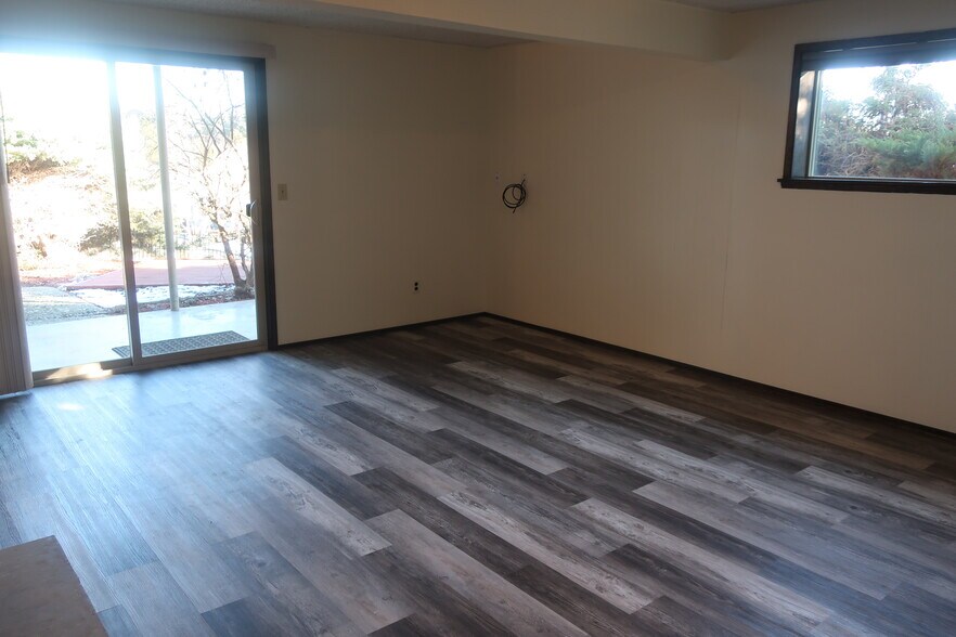 Building Photo - 2405 Lester Rd