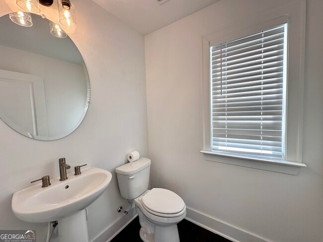 Building Photo - 533 Whitlox Rd NW