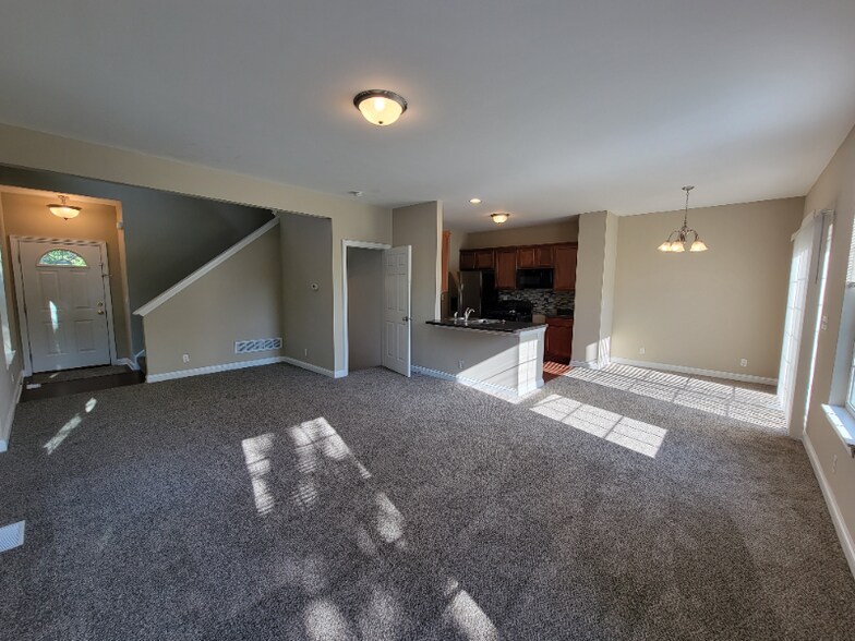 Building Photo - 63 Melrose Ct