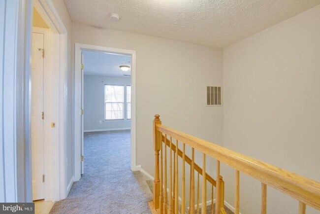 Building Photo - 9307 Vanguard Ct