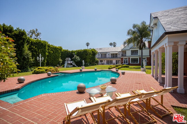 Building Photo - 804 N Rodeo Dr