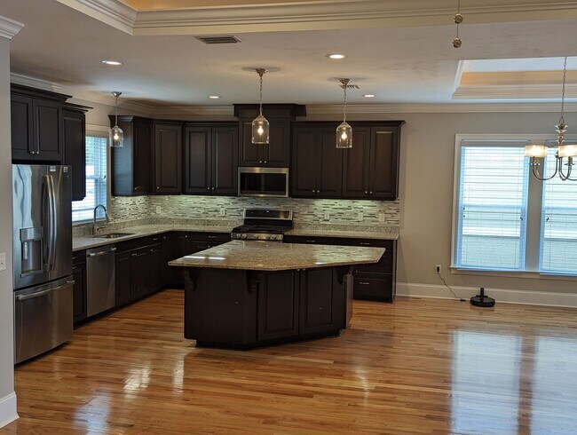Building Photo - Beautiful 4 Bedroom, 3.5 Bath + Office Single Family Home Located in Ox Bottom Crest For Lease
