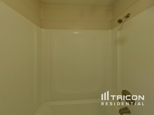 Building Photo - 2561 Falcon Ridge Dr SW