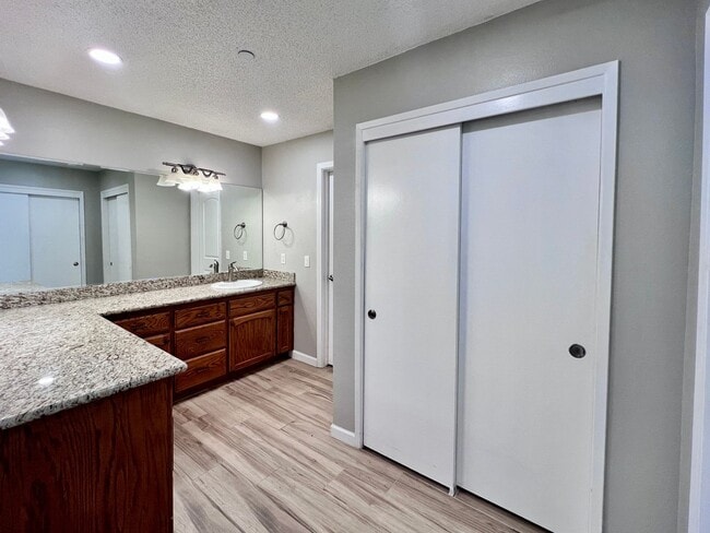 Building Photo - $2,850 Shaw & Academy 4 Bedroom / 2 Bathro...
