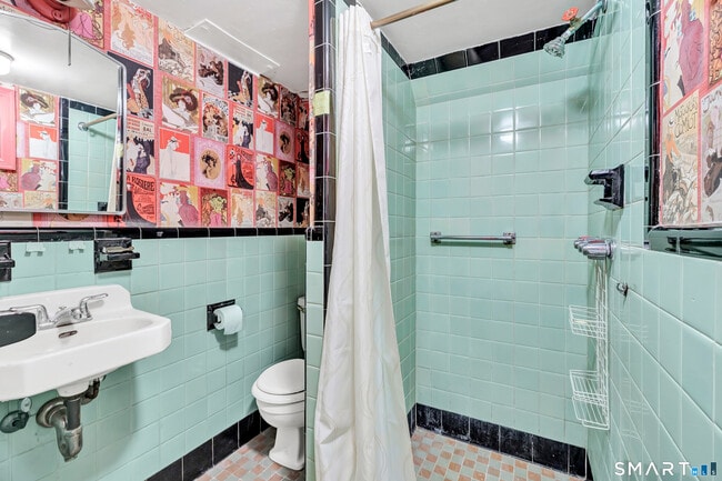 Building Photo - 124 Stiles St