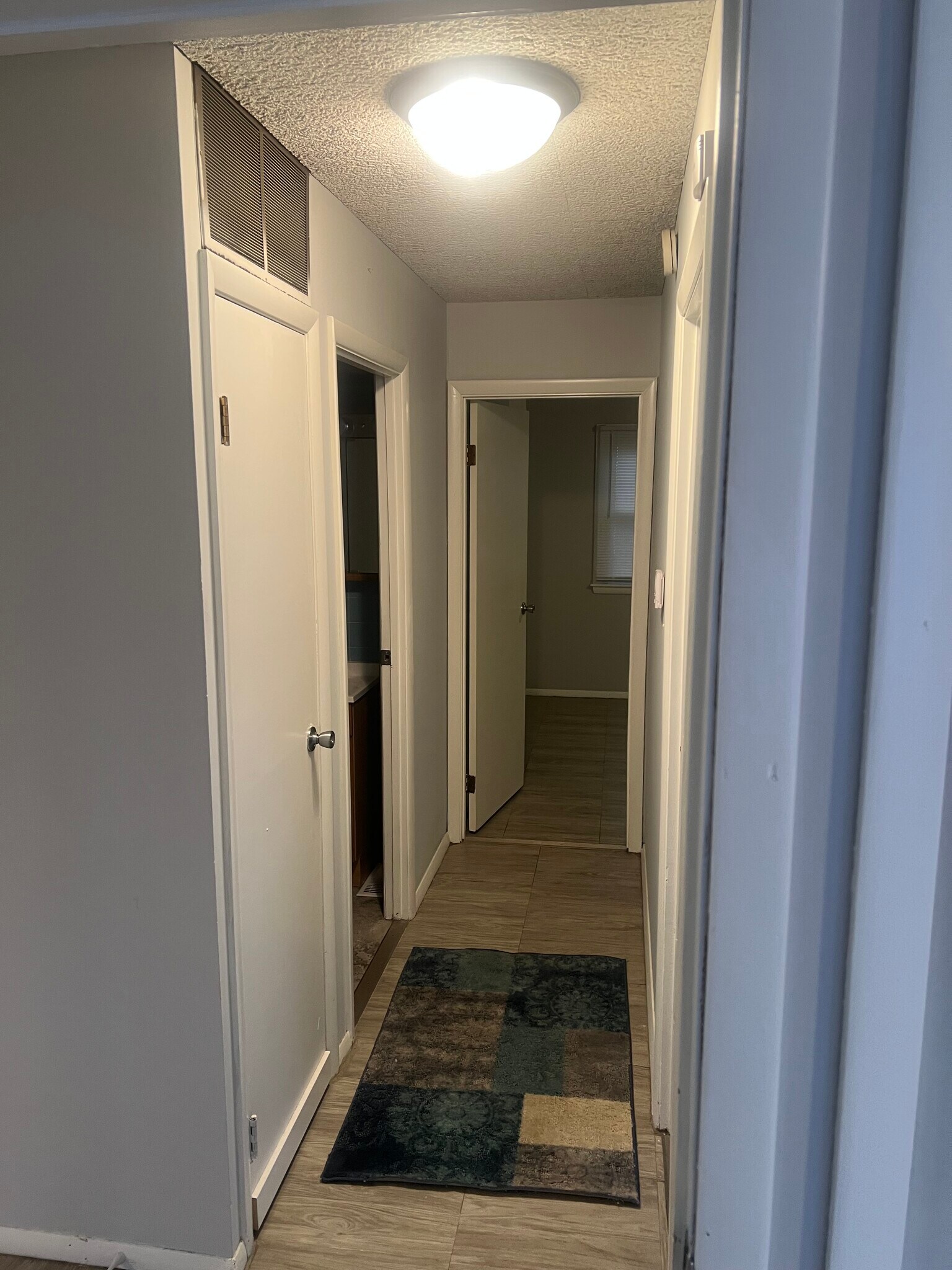 Building Photo - 505 W 53rd Ave