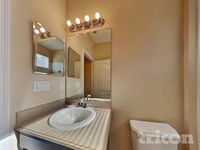 Building Photo - 922 Larwood Pine Dr