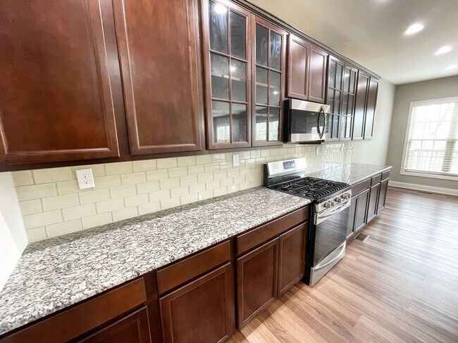 Building Photo - Gorgeous Newer Construction Home!