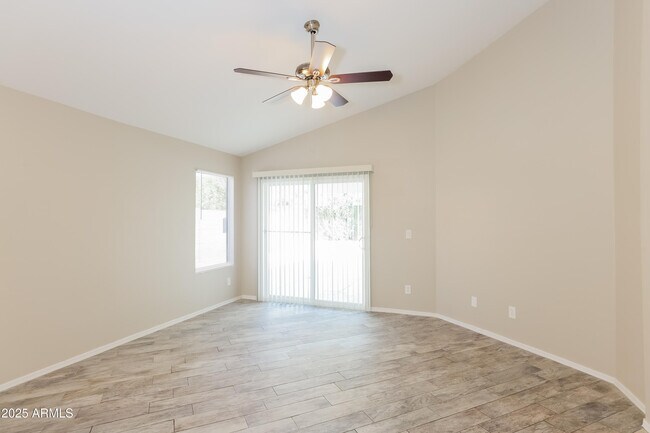 Building Photo - 118 W Villa Theresa Dr