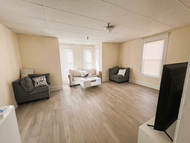 Building Photo - Peksola Lowell