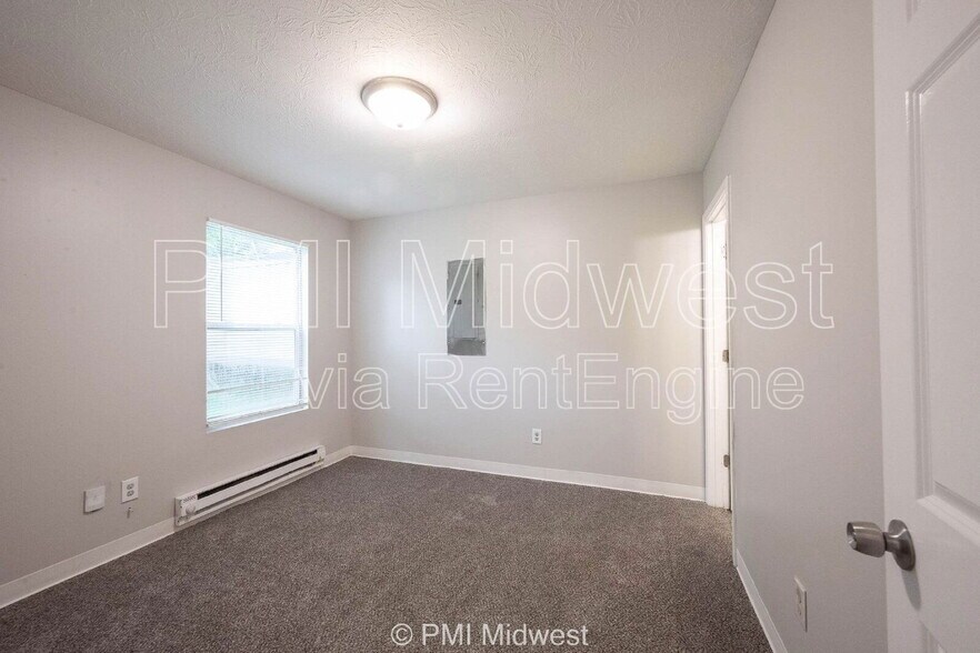 Building Photo - 622 N Linwood Ave