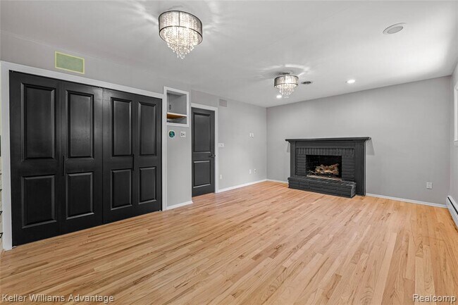 Building Photo - 5722 Raven Rd