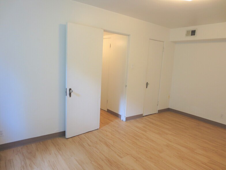 Building Photo - 5712 Phillips Ave