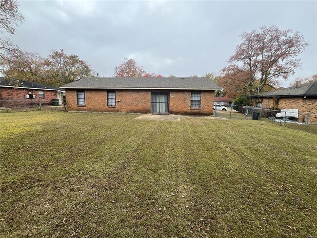 Building Photo - Spacious 4BR/2BA Home In Montgomery, AL