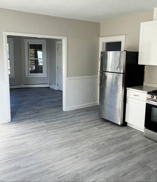 Building Photo - 465 Burritt St
