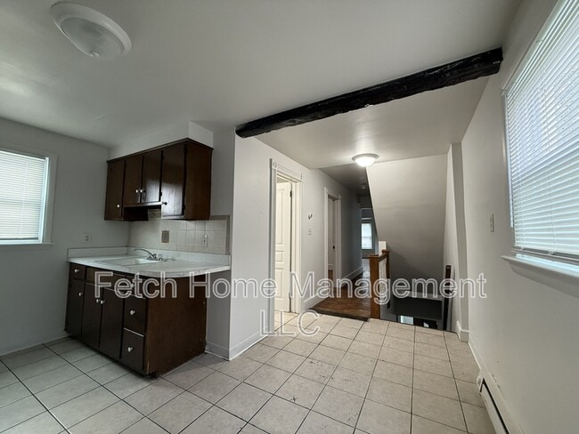 Primary Photo - 738 E King St