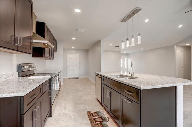 Building Photo - 327 Gentilly Dr