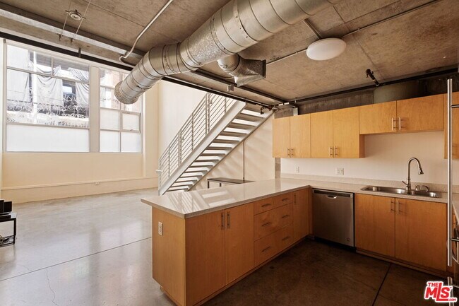 Building Photo - 1130 Flower St