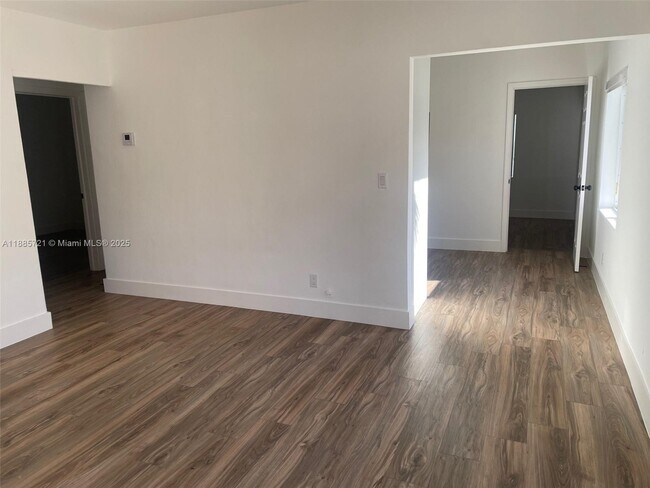 Building Photo - 2434 Coolidge St