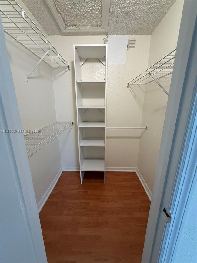 Building Photo - 731 Vista Isles Dr