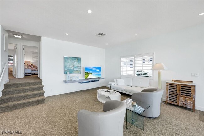 Building Photo - 2211 Gulf Shore Blvd N