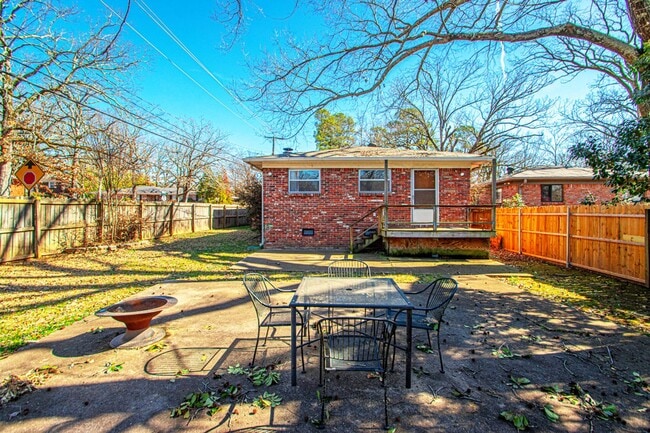 Building Photo - 822 N Coolidge St