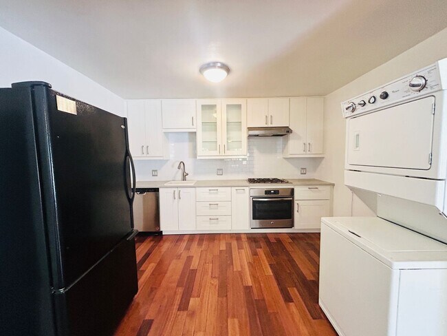 Building Photo - 1400SilverLakeBlvd