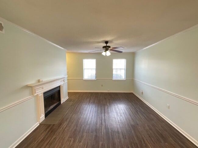 Building Photo - 3924 Miramar Ct