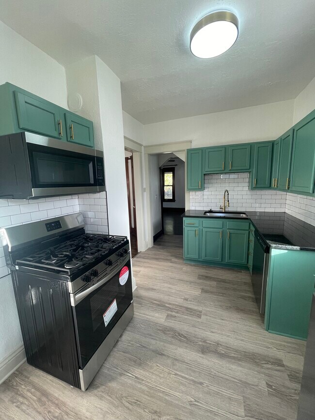 Kitchen - 10212 Plymouth Ave